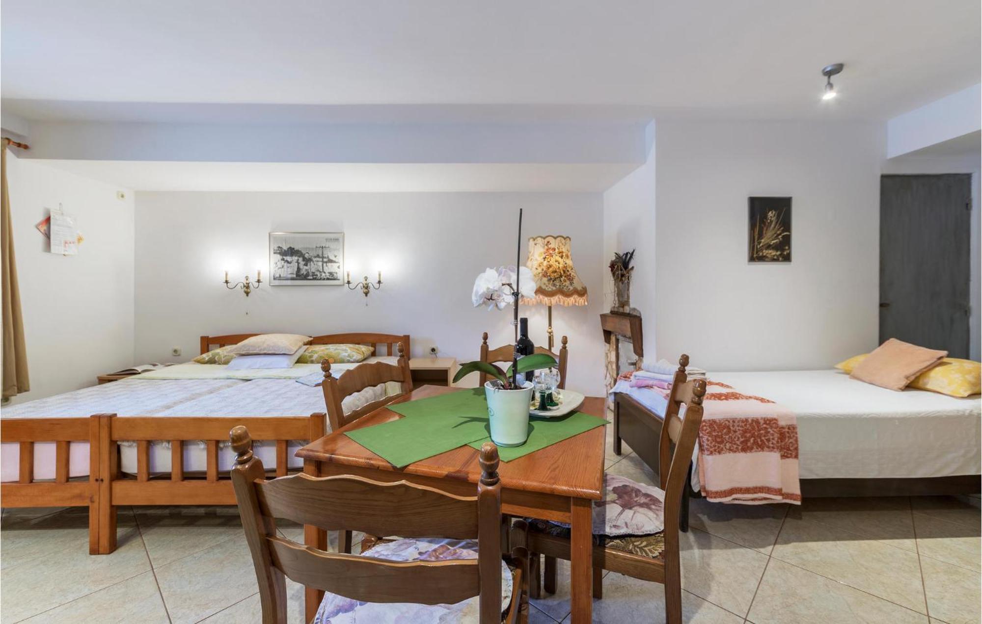 Awesome Studio In Pula With Wifi Екстериор снимка