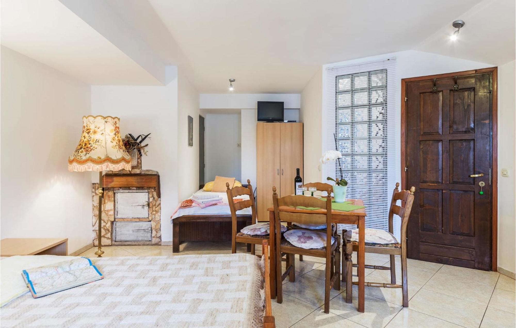 Awesome Studio In Pula With Wifi Екстериор снимка