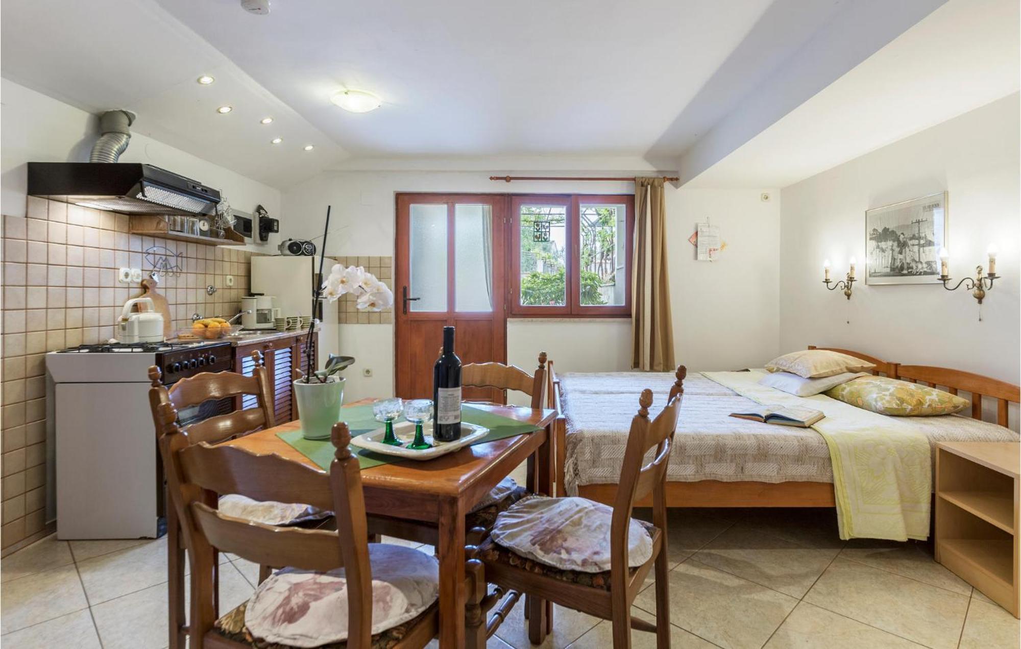 Awesome Studio In Pula With Wifi Екстериор снимка