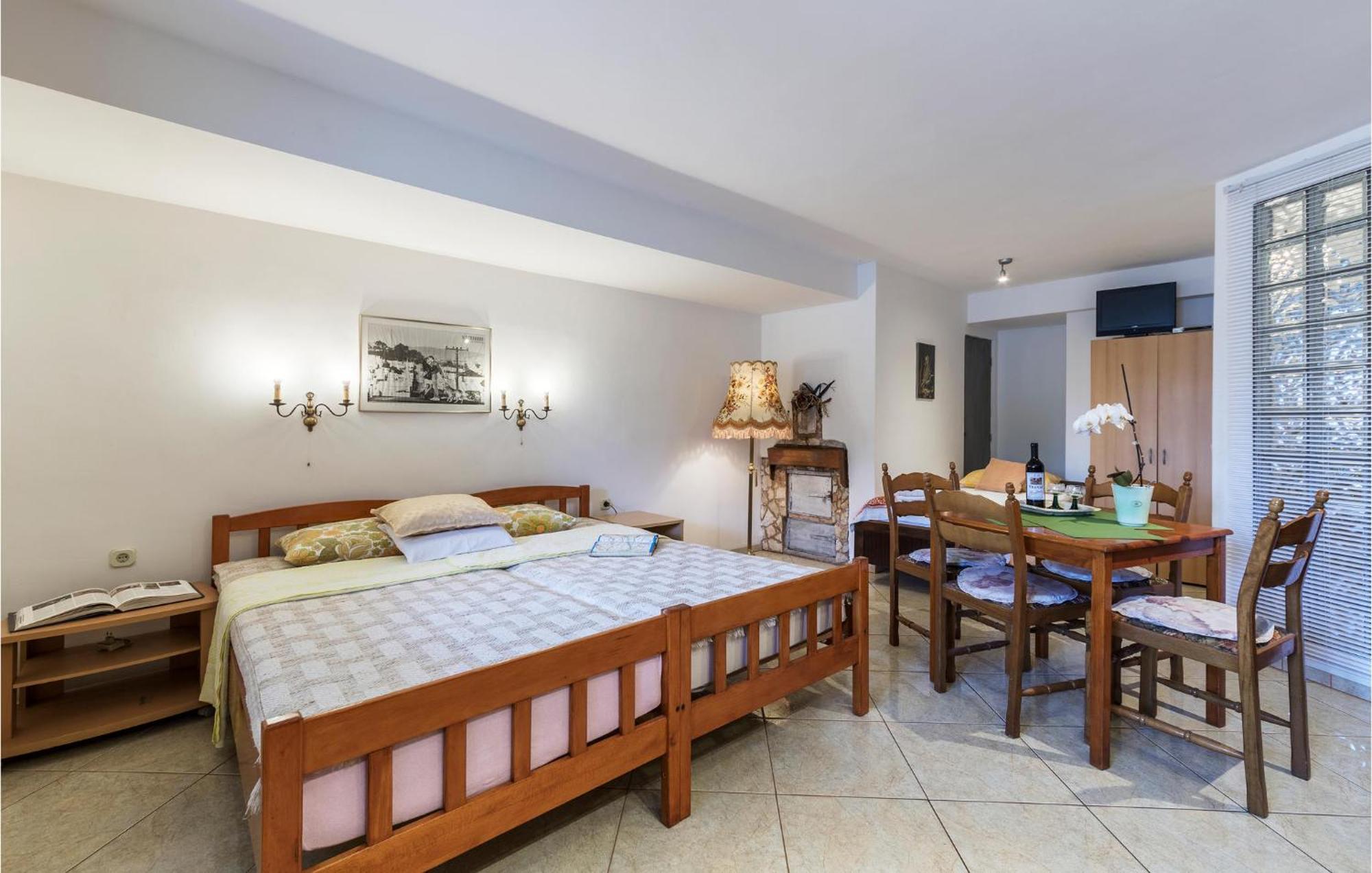 Awesome Studio In Pula With Wifi Екстериор снимка